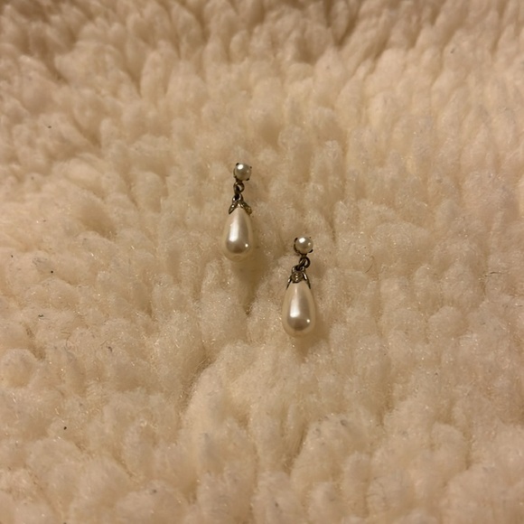 Cream and Gold Dangly Earrings - Picture 8 of 16